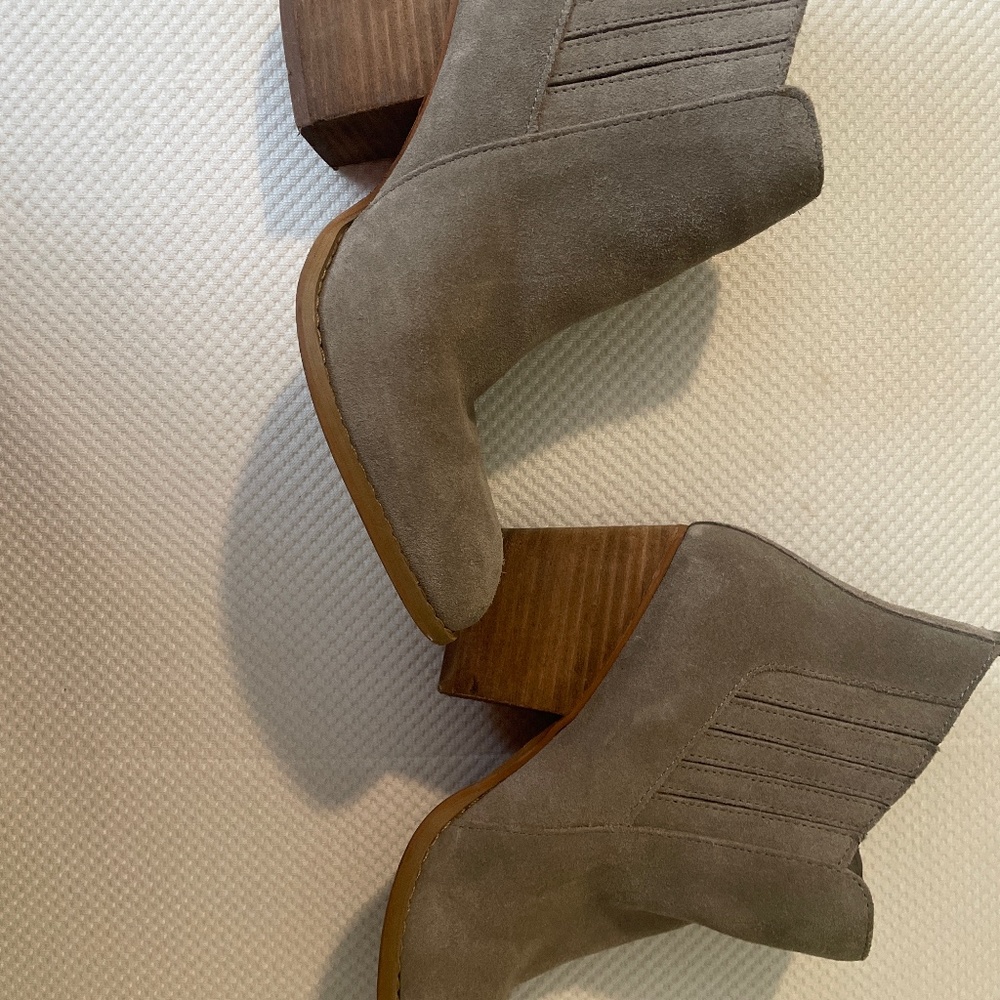 Crown Vintage Suede Boots